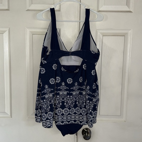 Jantzen Blue And White Floral Print One Piece Swimsuit - Picture 2 of 5